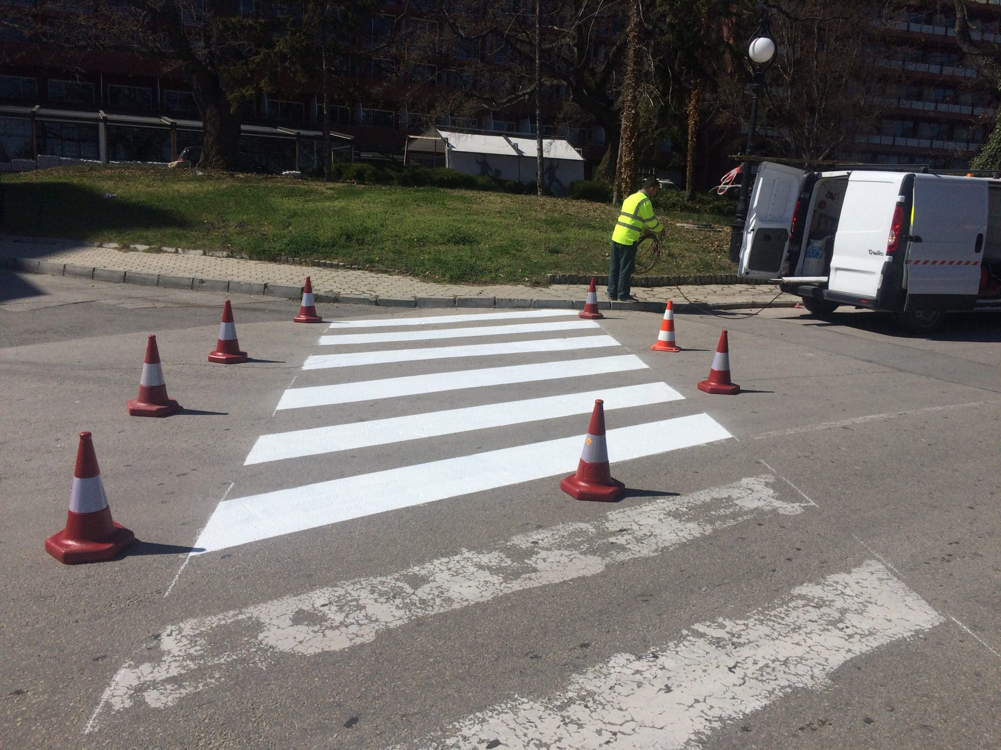 маркиране на пешеходни пътеки